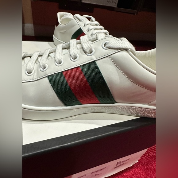 Gucci Shoes Mens Gucci Ace Embroidered Sneakers With Bumblebee And The Red Green Prints Us8
